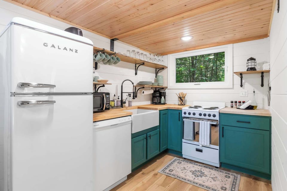 Unit 1 Fully furnished and equipped kitchen