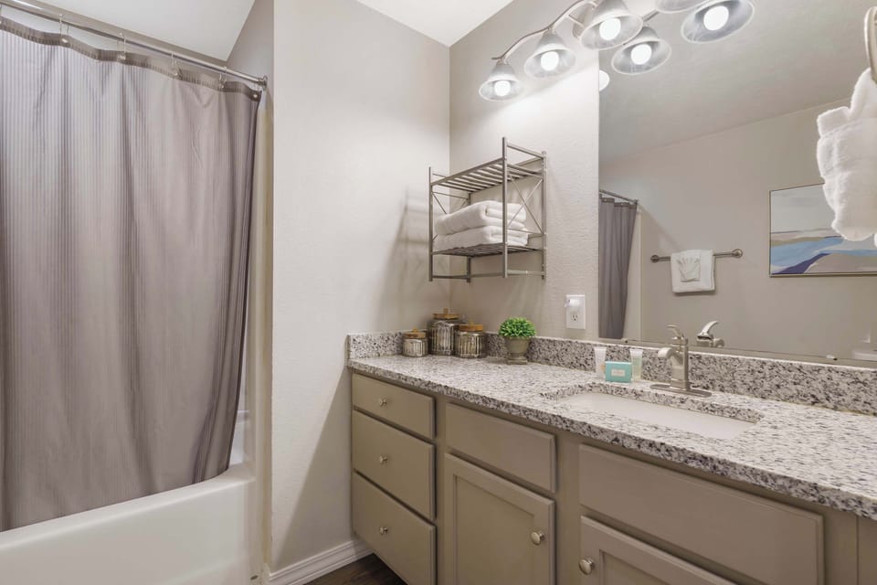 Bathroom 1 shared with shower/tub combo (Unit #4)