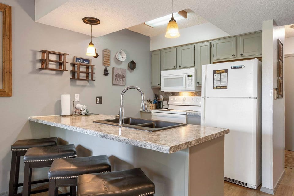 Counter seating and full kitchen