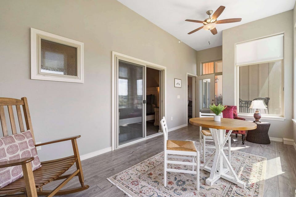 Balcony with outdoor seating