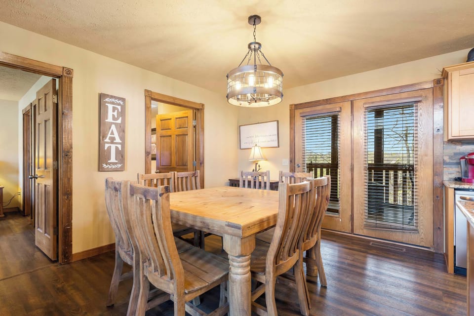 Dining are with screened deck access