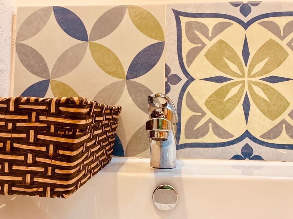 Classic Room, Mountain View | Bathroom | Shower, towels, soap, shampoo