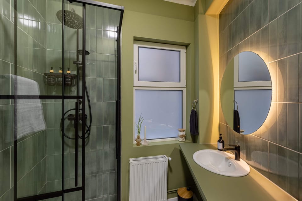 Delightful University Square 1BR, Balcony Church Views Apartment in Bucharest