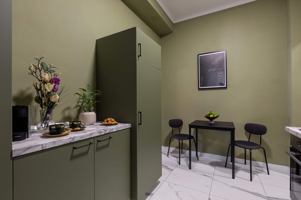 Comfort Apartment, 1 Queen Bed, Non Smoking, Balcony | Living area | 42-inch Smart TV with cable channels, Netflix, streaming services