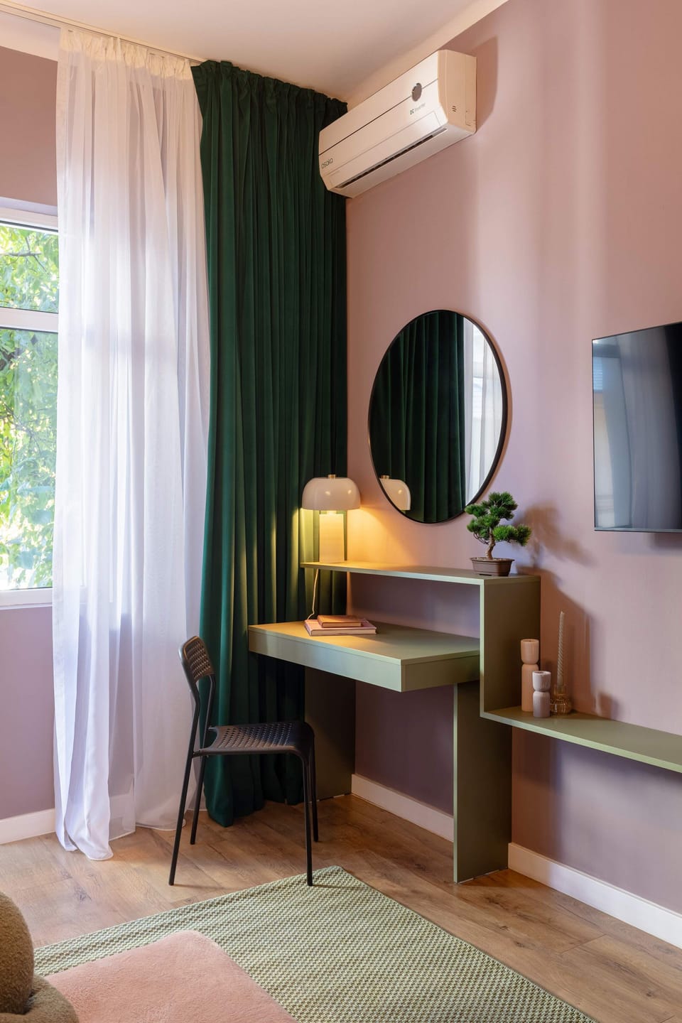 Comfort Apartment, 1 Queen Bed, Non Smoking, Balcony | 1 bedroom, blackout drapes, iron/ironing board, free WiFi