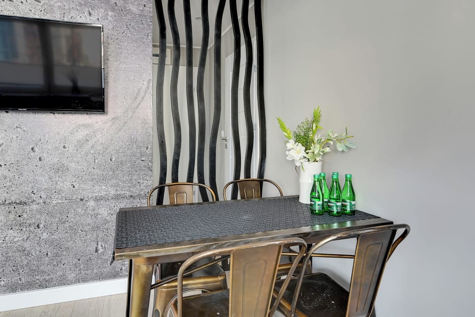 Classic Apartment | 2 bedrooms, iron/ironing board, free WiFi