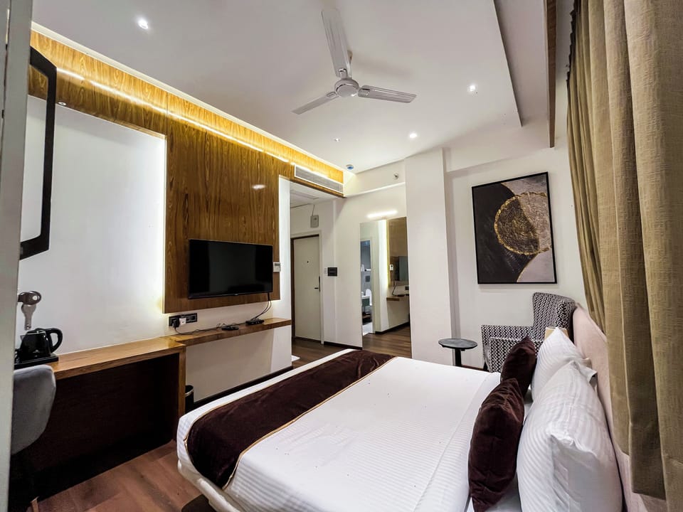 Classic Room, Hill View | Desk, laptop workspace, iron/ironing board (on request), WiFi (free)