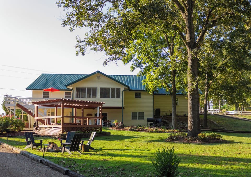 Lodge20backyard20crop