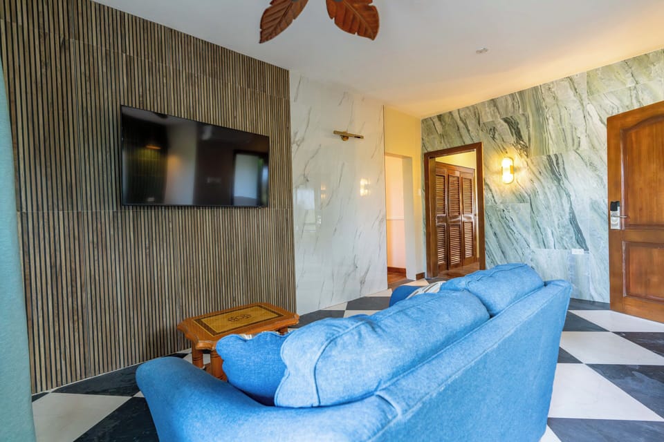 Family Suite, Multiple Beds | In-room safe, iron/ironing board, WiFi (free), bed sheets