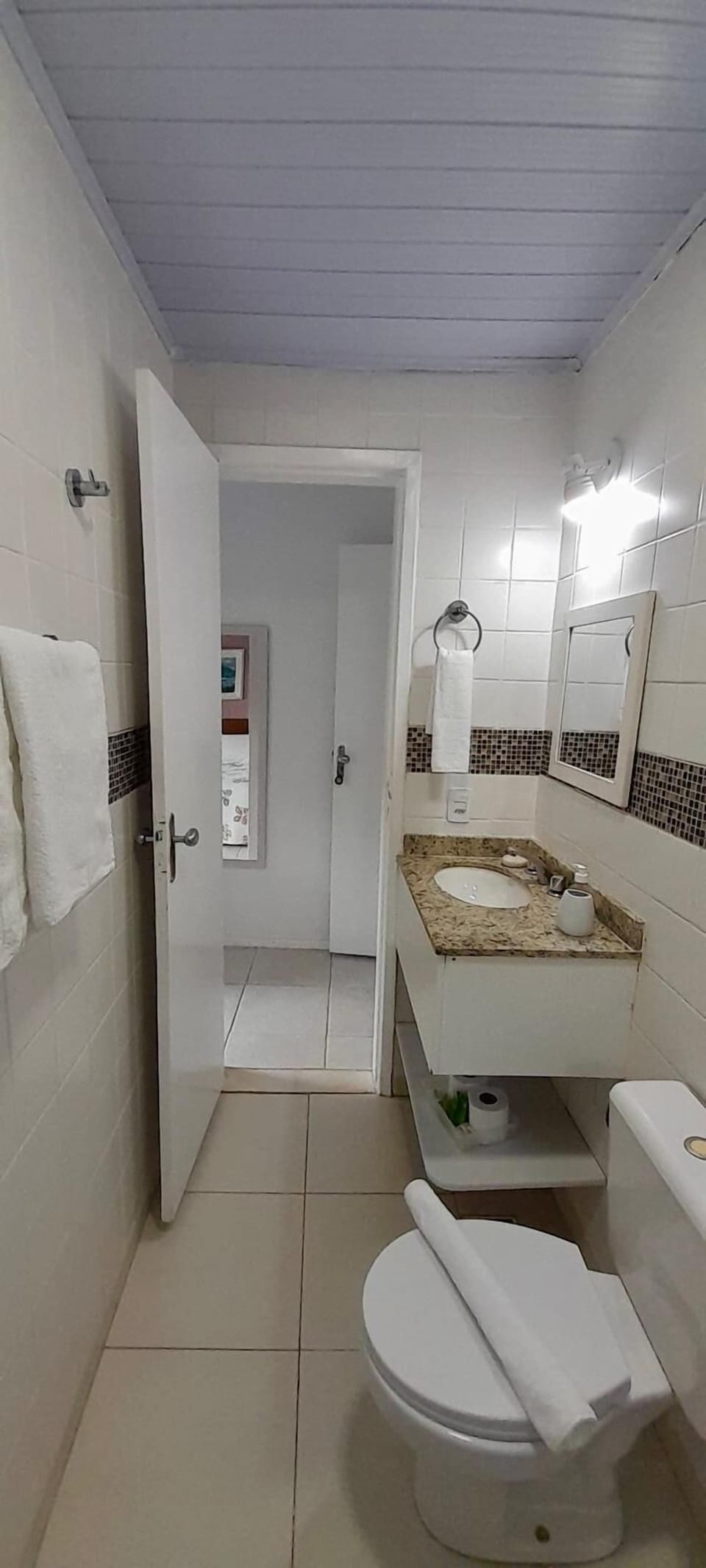 Suite, 1 Queen Bed (Beija Flor) | Bathroom | Shower, towels, toilet paper