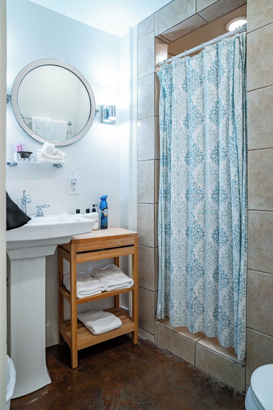 Room20220bathroom