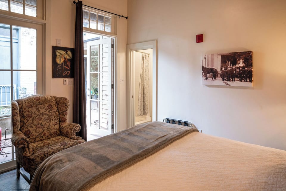 Room20420from20right20side20of20bed