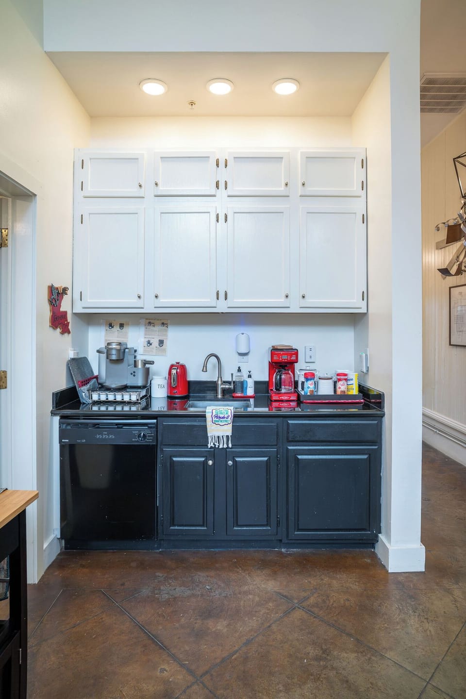 Kitchenette20sink20and20coffee20station