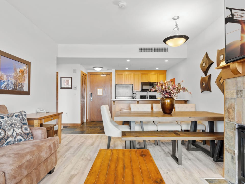 Living Area / Kitchen