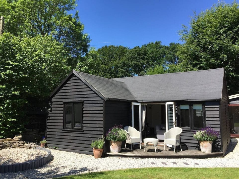 The Cabin: deck and garden area