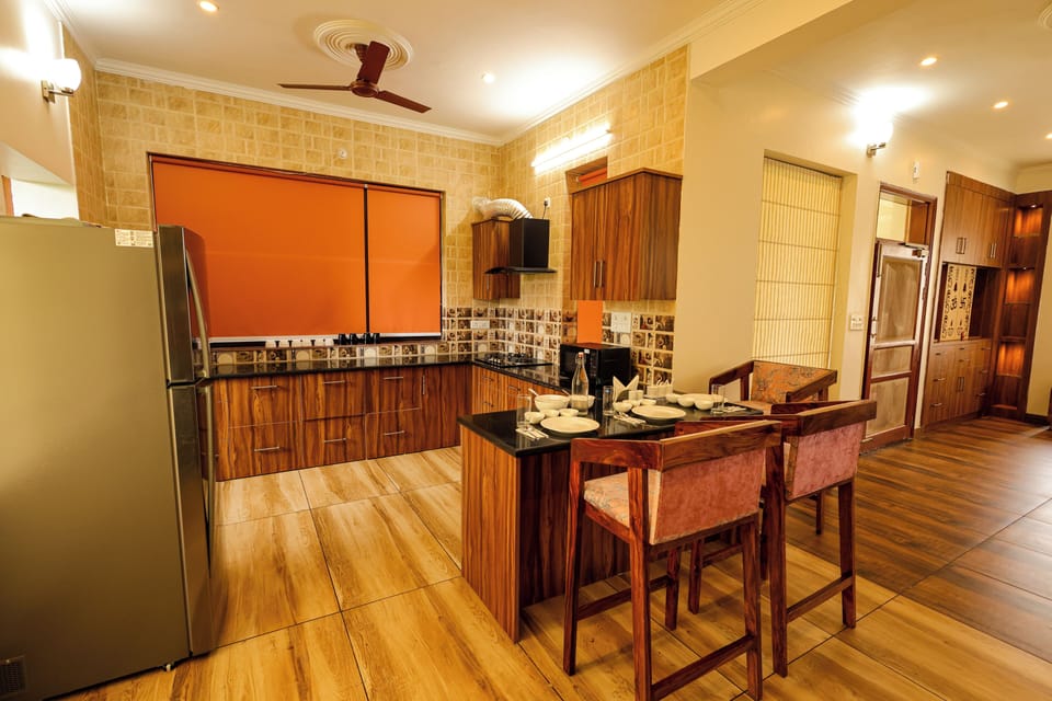 Deluxe House | Private kitchen | Dishwasher, coffee/tea maker, electric kettle, blender