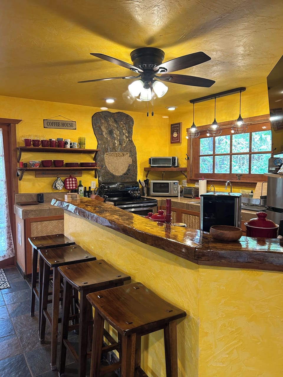 Full kitchen 