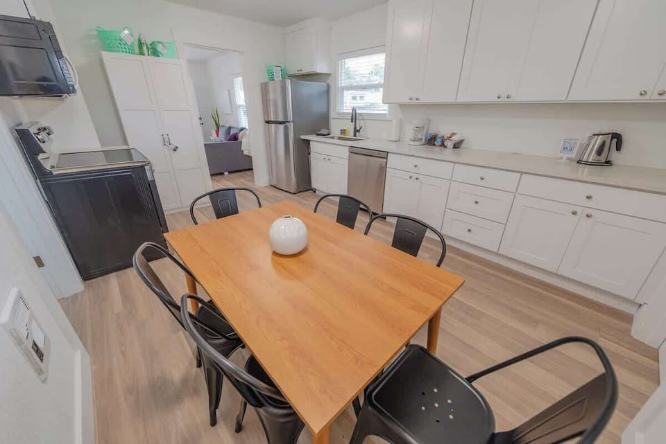 #StayInMyDistrict #CoosCottageCollection #CoosBay #BookDirect