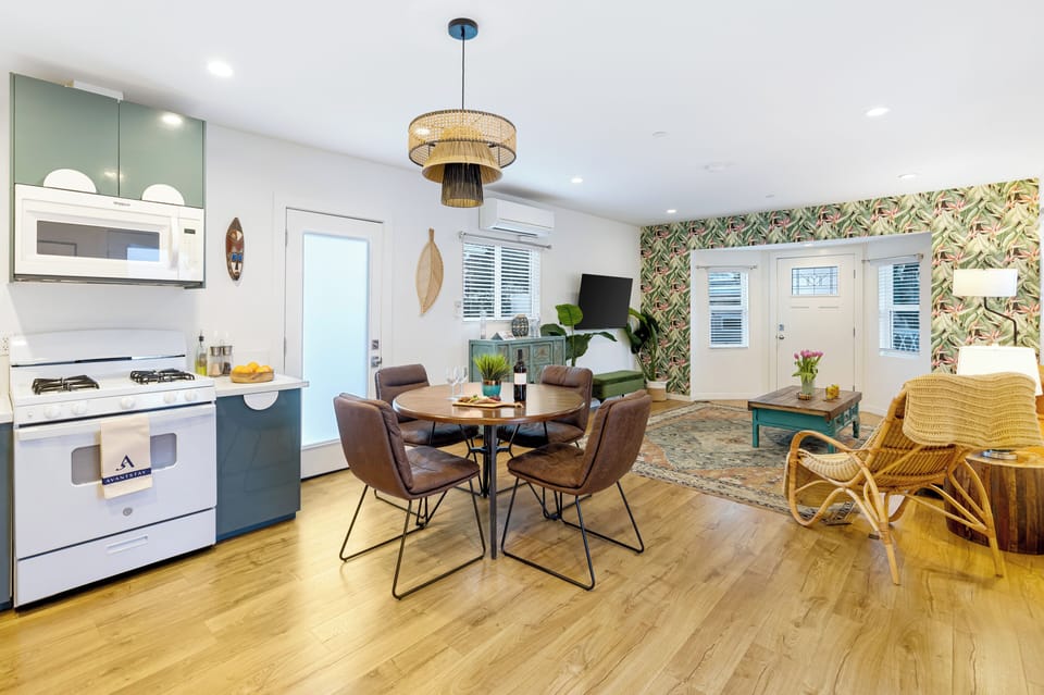 Open layout makes it easy for your group to connect.