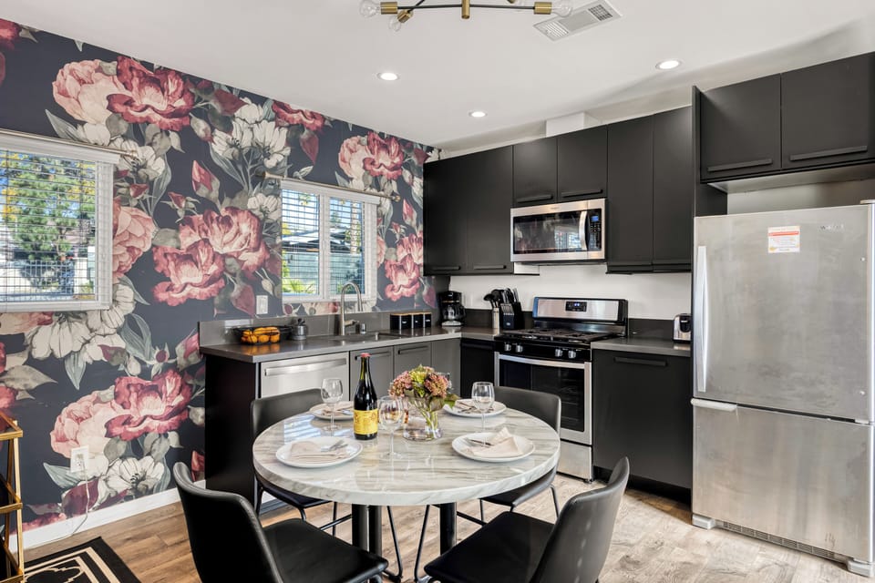 Fully equipped kitchen with all the essentials.