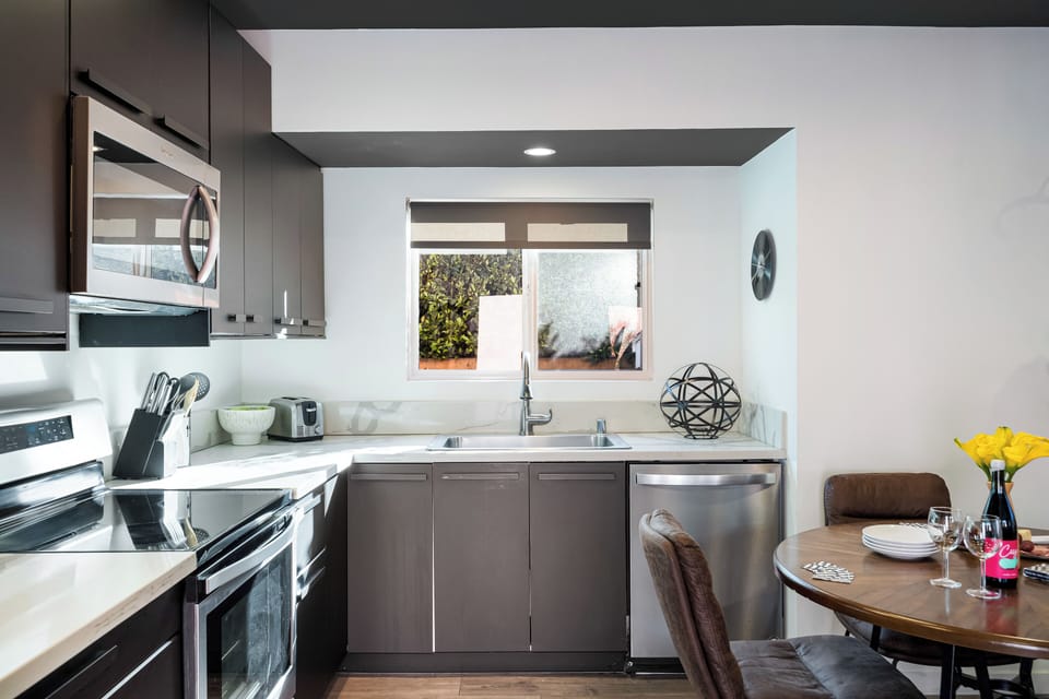 Fully equipped kitchen with all the essentials.