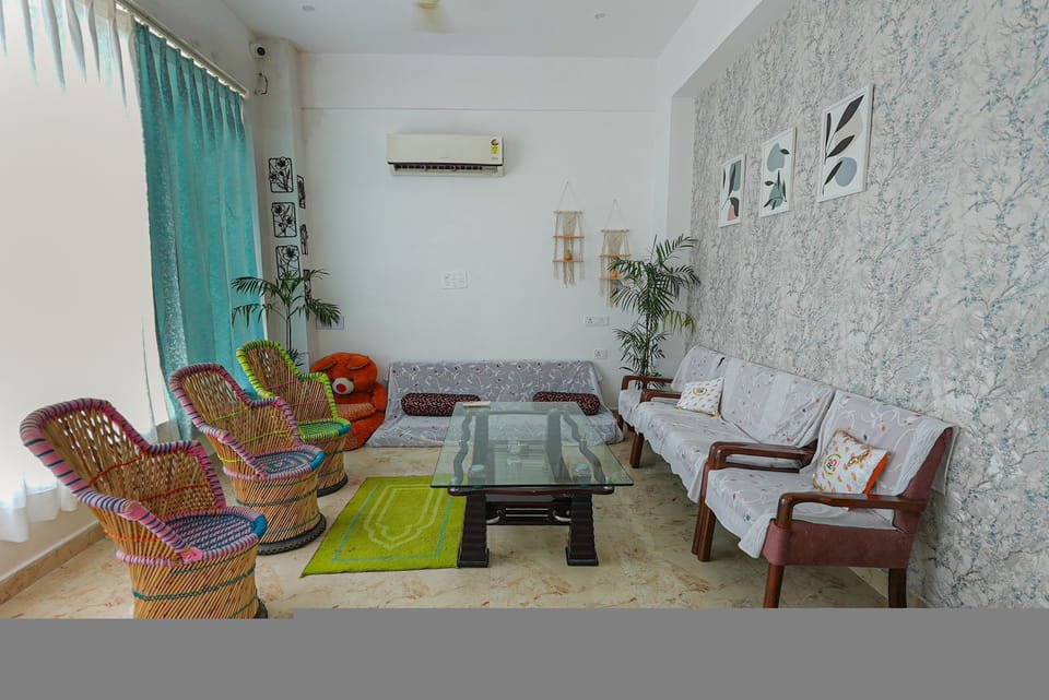 Deluxe Double Room | Living area