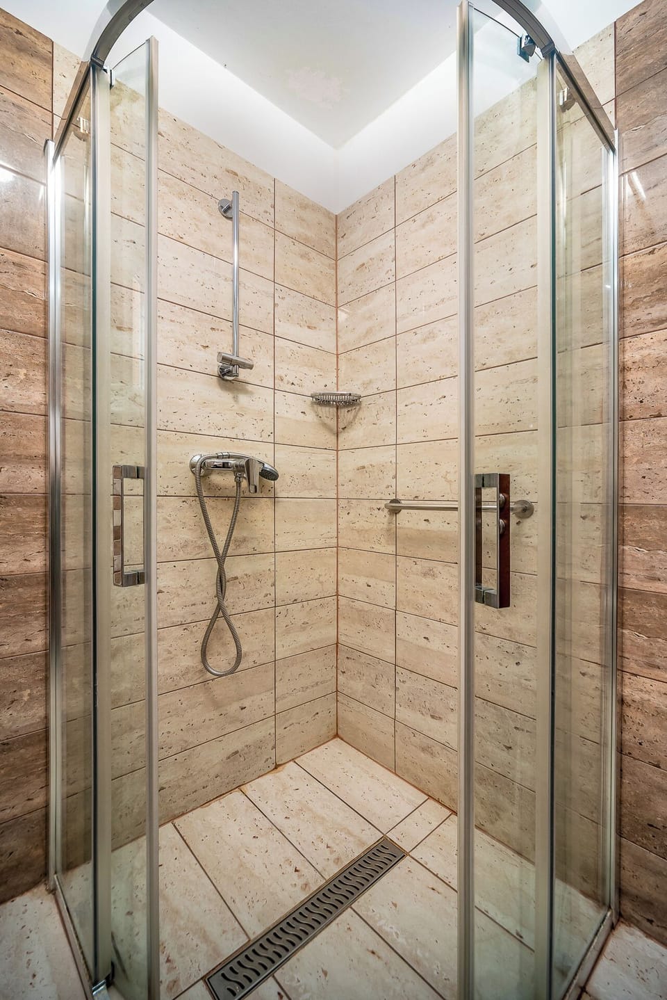 Standard Double or Twin Room | Bathroom | Hair dryer, towels, soap, shampoo
