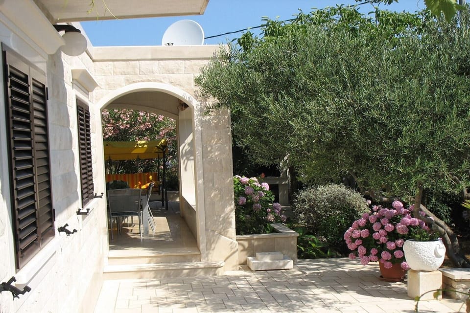Entrance / Reception
