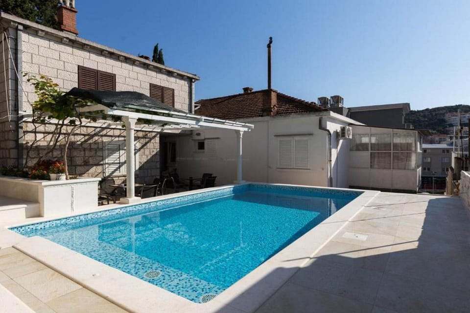 Holiday Home Swimming Pool