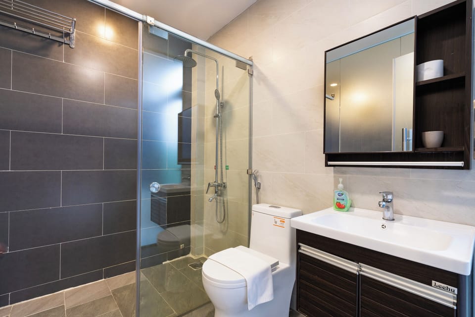 Family Triple Room | Bathroom | Shower, hair dryer, slippers, bidet