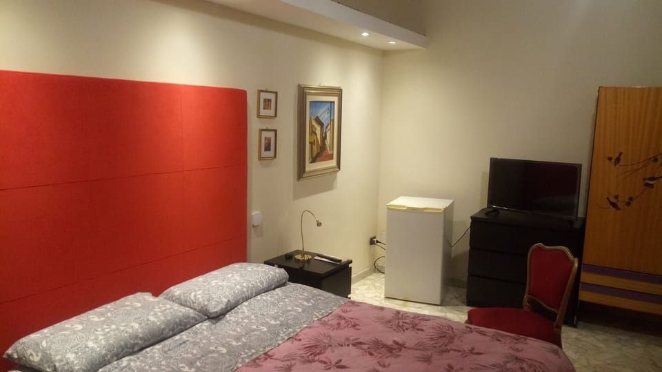 Basic Double Room | Desk, iron/ironing board, WiFi (free)