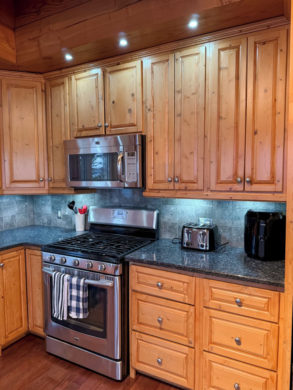 Cook delicious meals with modern appliances and rustic charm—perfect for family vacations, cozy getaways, and extended stays at your lakeside retreat.