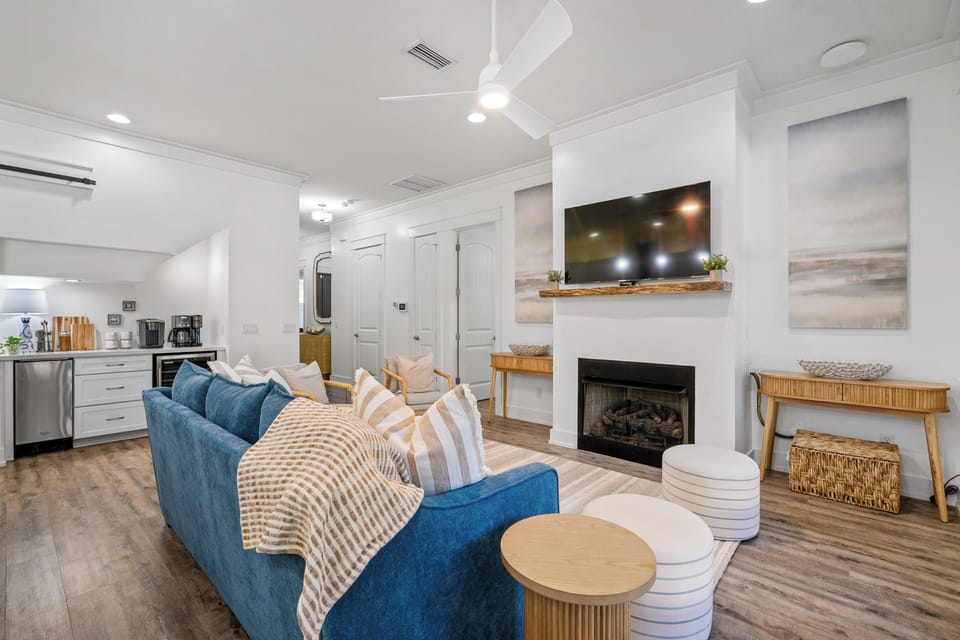 View the flat-screen TV from all angles.