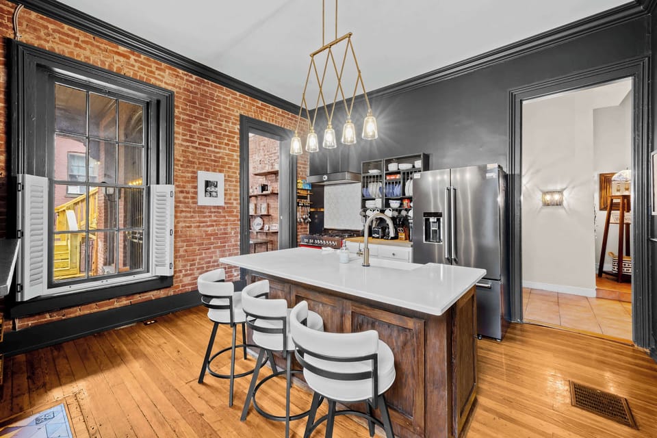 Kitchen: A sleek and fully equipped kitchen awaits, perfect for preparing meals or enjoying a quick bite before heading out.