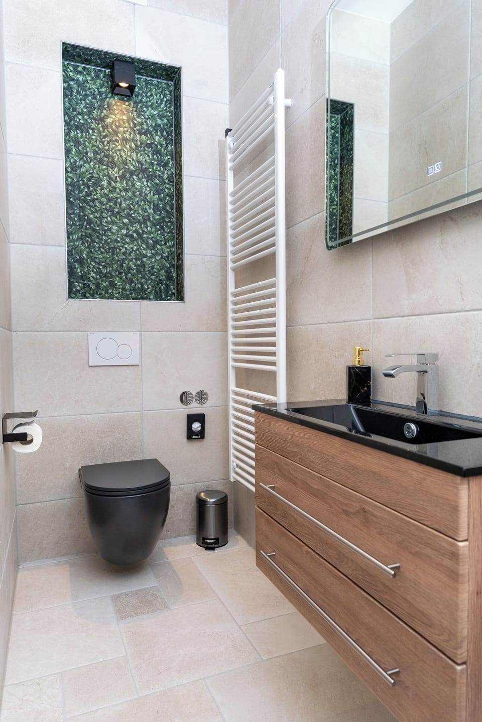 Superior Double Room, Non Smoking, Private Bathroom | Bathroom | Shower, rainfall showerhead, hair dryer, slippers
