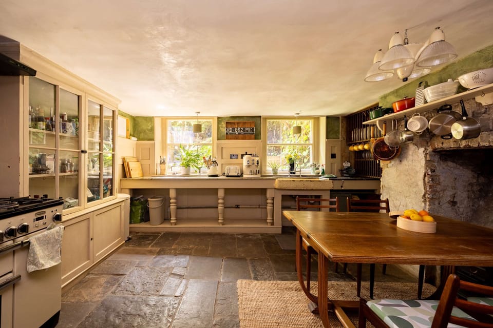 House | 5 bedrooms, desk, Internet