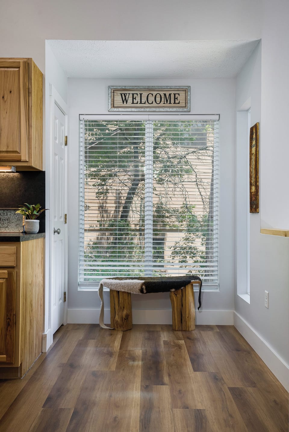 Side view in the kitchen with amazing views of the valley