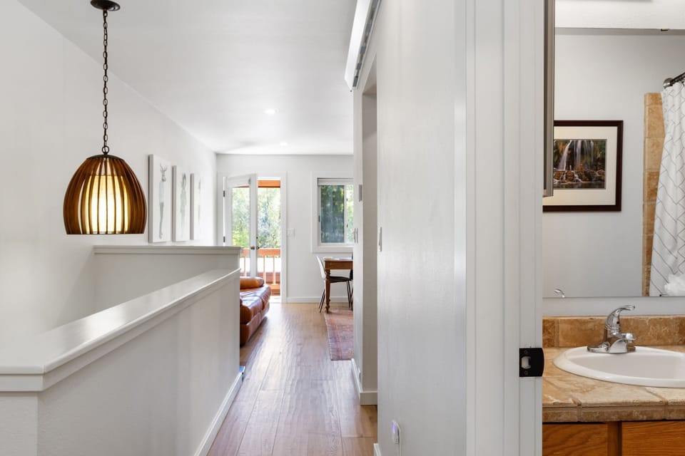 Upstairs Hallway to Living Room / Kitchen / Primary Bedroom