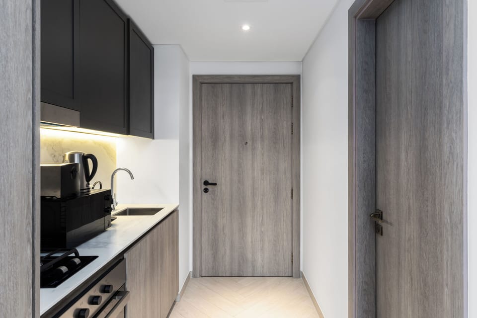 Standard Studio, Balcony, City View | Private kitchen | Fridge, microwave, oven, stovetop