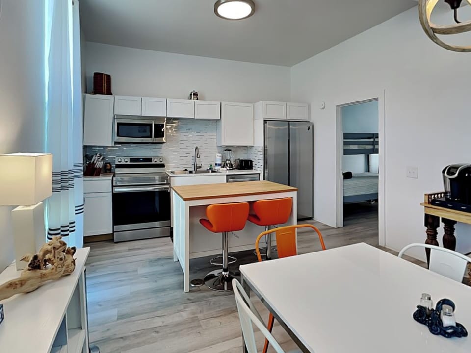 Full Kitchen - Countertop Seating For 2, Stainless Appliances - First Floor