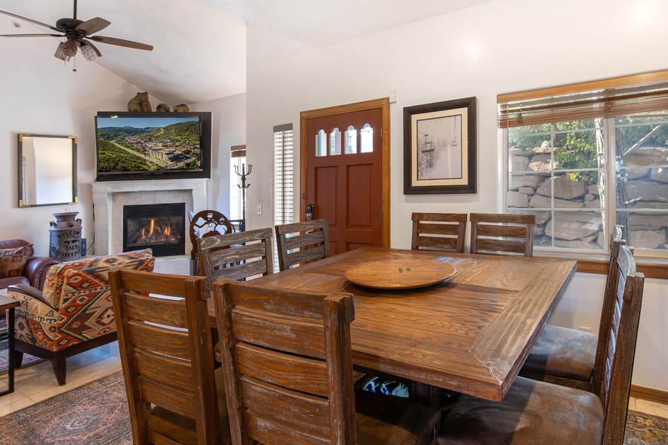 Vacation Rentals in Park City at Bear Hollow Village 5430: Dining area with seating for six