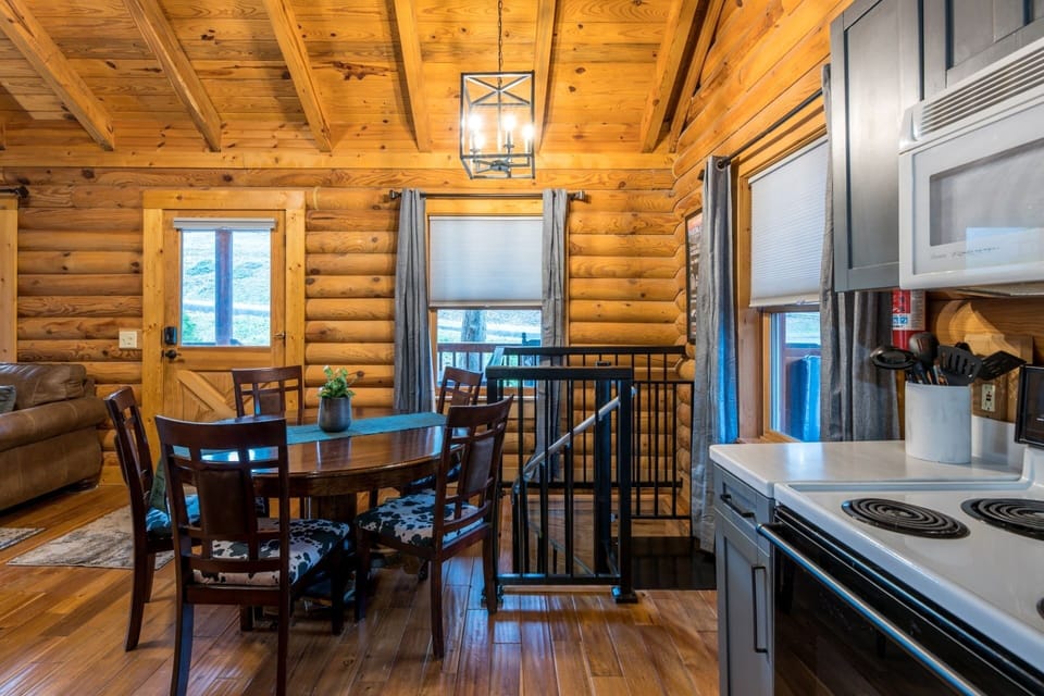 Cabin, 2 Bedrooms | Private kitchen | Fridge, oven, coffee/tea maker, toaster