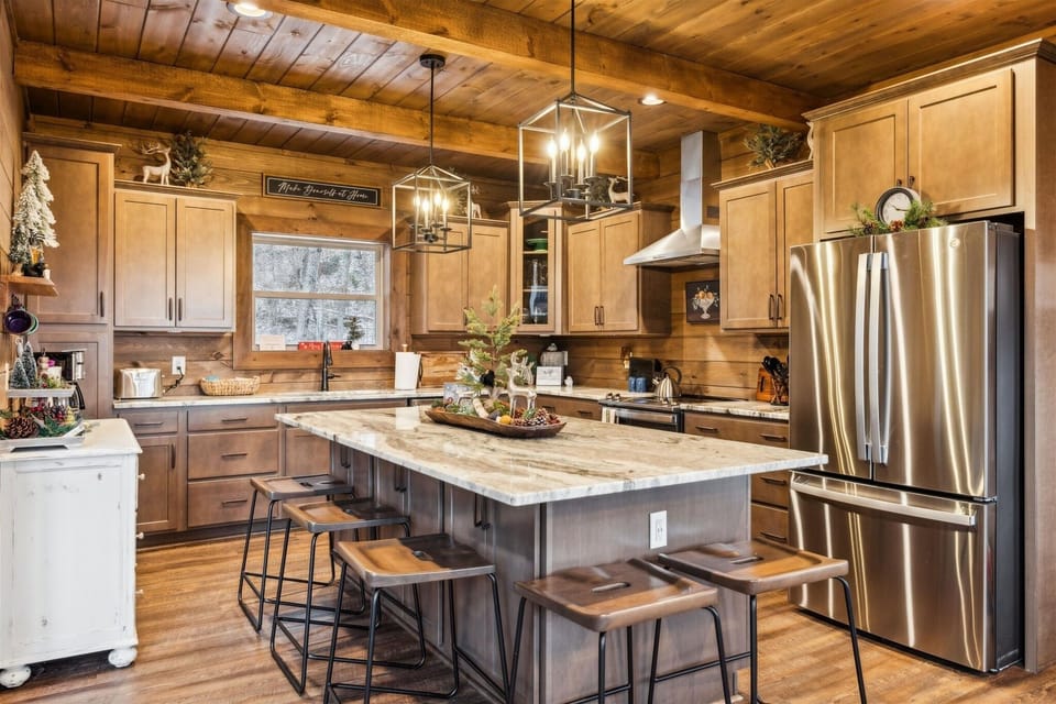 Cabin, 5 Bedrooms | Private kitchen | Coffee/tea maker, fridge, oven, toaster