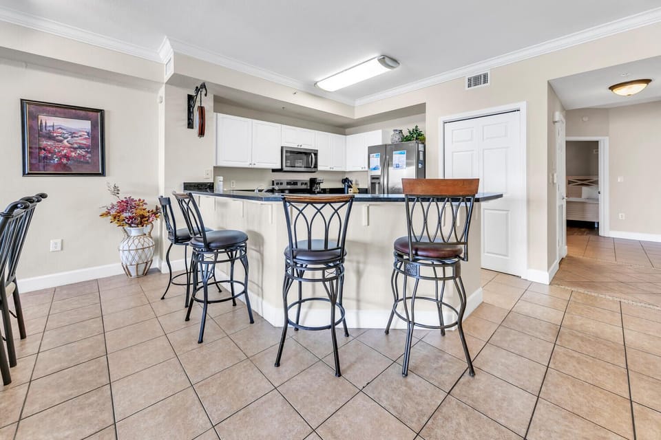 Eat-in bar seating