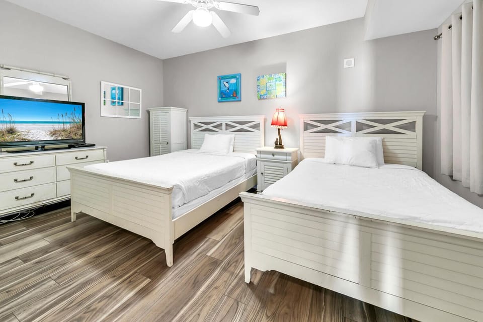 Guest room with 2 beds