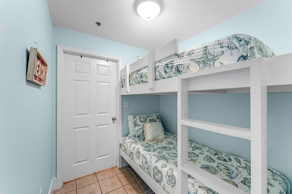 9-web-or-mls-9902-s-thomas-dr-1034