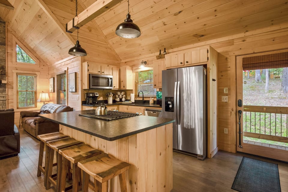 BeauJax Cabin -Fully Equipped Kitchen