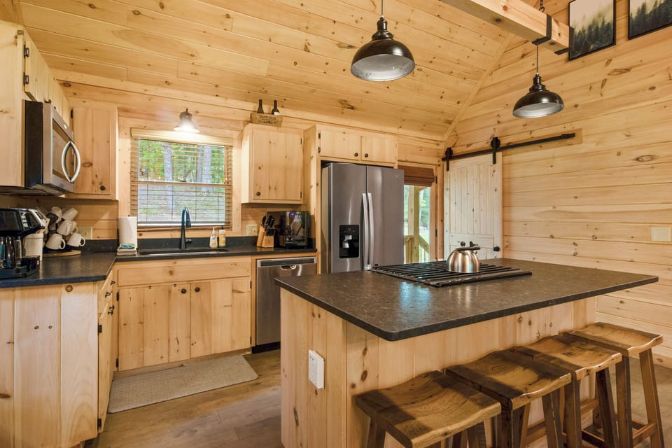 BeauJax Cabin - Fully Equipped Kitchen
