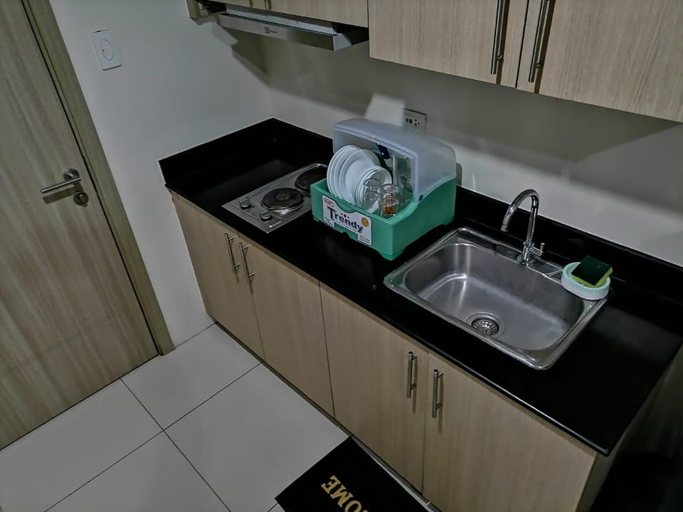 Apartment | Private kitchen | Fridge, microwave, stovetop, electric kettle