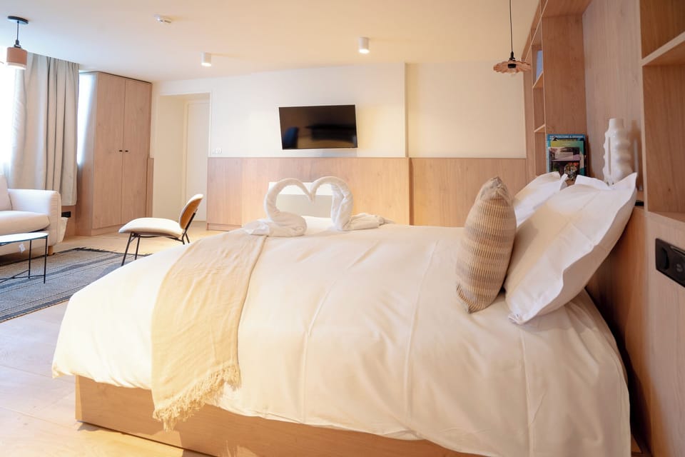 Apartment, Garden View | In-room safe, blackout drapes, free WiFi